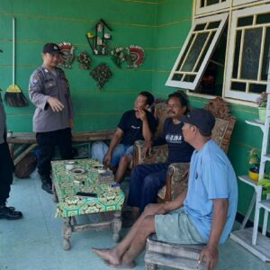 Sambang warga menturo Polsek sumobito Polres Jombang titip pesan Kamtibmas pemilu damai