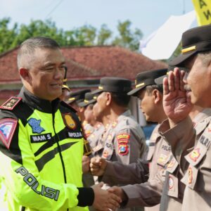 Patroli Bermotor ke Madura, Kapolda Jatim Pastikan Kondusifitas H -2 Pencoblosan Pemilu 2024
