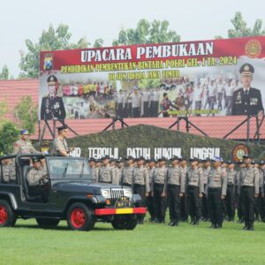 Kapolda Jatim Berikan Pembekalan Diktuk Bintara Polri Gelombag I TA 2024 di SPN Mojokerto