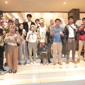 Unik, Distribusi Logistik Pemilu di Ponorogo Dikawal Reog dan Petugas Berkuda
