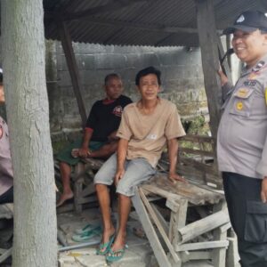 Patroli backbone Polsek sumobito sasar pemukiman warga cipkon Kamtibmas yang kondusif