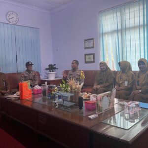 Kapolsek Kesamben Sambang di SMAN Kesamben Jalin Sinergi Dan Koordinasi