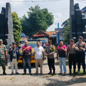 *Polsek Gudo laksanakan pengawalan kotak suara dari PPK ke gudang KPU Kab. Jombang*