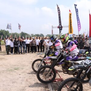 Cegah Balapan Liar Polres Ponorogo Gelar Grasstrack dan Motorcross