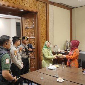 Penghitungan Suara Pemilu 2024 Tingkat Kabupaten di Situbondo Aman, Polisi Kawal Hasil Rekap ke KPU Provinsi Jatim
