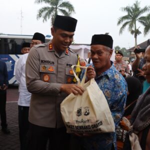 Antusias Ribuan Warga Serbu Pasar Sembako Murah di Polres Malang Jelang Ramadhan