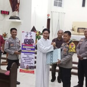 *Polres Jombang Gelar Minggu Kasih di Gereja Aloysius Gonzaga Mojoagung Jombang*