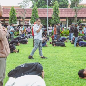 *Polres Jombang Hadirkan Orang Tua Untuk Jemput Ratusan Pesilat yang Ditangkap*