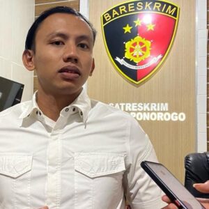 Polres Ponorogo Amankan 6 Pemuda Konvoi Bersajam yang Viral di Medsos