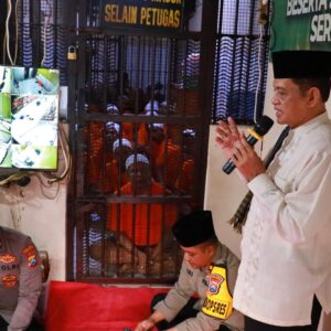 Momen Puluhan Tahanan Terima Tausiah Sebelum Buka Bersama Polres Tanjungperak