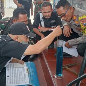 *Jelang Mudik Lebaran, Polisi dan TNI Sidak SPBU di Jombang*