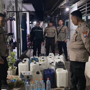 Polres Situbondo Berhasil Amankan Puluhan Jerigen Isi Arak Saat Operasi Pekat Semeru 2024