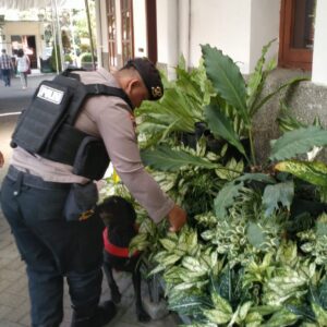 Jelang Minggu Paskah Polresta Malang Kota Sterilisasi Gereja Libatkan Unit K9