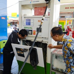 Jelang Mudik Lebaran Polres Ponorogo Sidak SPBU Pastikan Stok dan Takaran BBM Aman