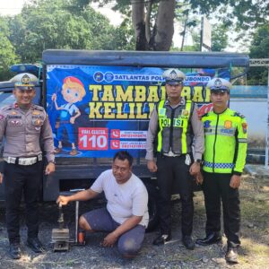 Mudik Lebaran, Polisi di Situbondo Siapkan Layanan Patroli Tambal Ban Gratis di Jalur Hutan Baluran