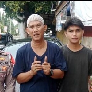 Ban Mobilnya Bocor di Situbondo Pemudik Asal Mojokerto Apresiasi Kesigapan Polisi Bantu Tangani