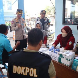 Operasi Ketupat Semeru 2024 Polres Situbondo Gelar Tes Urine Sopir Angkutan Umum Secara Berkala