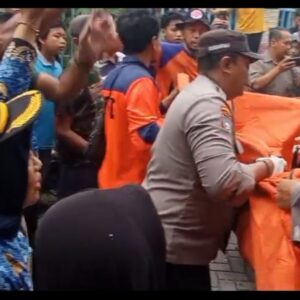 Quick Respon Tim SAR Polres Lamongan dan BPBD Berhasil Temukan Anak yang Tenggelam