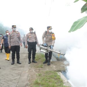 Antisipasi Penyebaran DBD, Polres Mojokerto Bersama Forkopimda Laksanakan Fogging Serentak