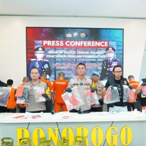 Polres Ponorogo Berhasil Amankan Komplotan Pencurian dengan Pemberatan 8 Tersangka Diamankan