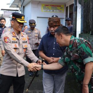 Jumat Curhat Polres Batu Sambangi Rumah Warga dari Pintu ke Pintu Tampung Aspirasi Masyarakat