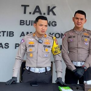 *Polisi Berhasil Amankan Pengemudi yang Lari Usai Tabrak Rumah Warga di Tulungagung*