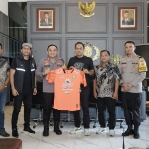 *Official Persebaya Apresiasi Polrestabes Surabaya Dalam Pengamanan Pertandingan Liga 1*