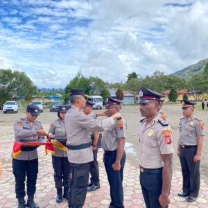 Sejumlah Polisi di Pegunungan Bintang Diganjar Pin Emas Kapolri hingga KPLB