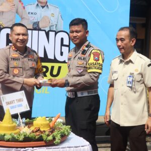 Tingkatkan Pelayanan Publik, Kapolres Pasuruan Resmikan Samsat Smart Thru