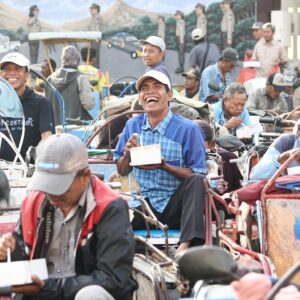 Tebar Kebahagiaan, Kapolrestabes Surabaya Kembali Gelar Sarapan Bareng Abang Becak