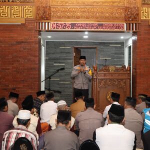 Safari Sholat Subuh di Masjid Al Khalid, Kapolres Kediri Kota Sampaikan Pesan Kamtibmas