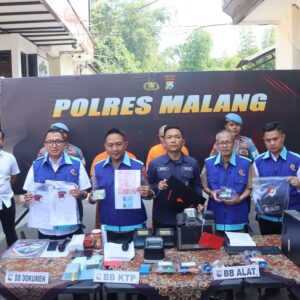 *Polisi Amankan Tersangka Pungli Pembuatan Dokumen Kependudukan di Kabupaten Malang*