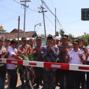 Polres Pasuruan Kota bersama Forkopimda Launching 5 Palang Pintu Perlintasan Sebidang Gelorakan BERTEMAN