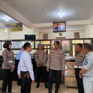 Kapolres Lumajang Sidak Samsat Pastikan Layanan Prima Bersih dari Calo
