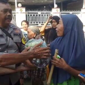 *Cara Unik Sampaikan Pesan Kamtibmas, Polisi di Jombang Sulap Mobil Patroli Jadi Gerobak Sayur Gratis