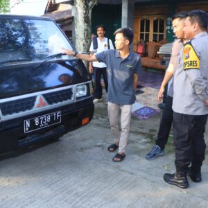 Disambut Haru, Kapolres Ngawi Kembalikan ke Pemilik Pick Up yang Hilang Ditemukan Polisi