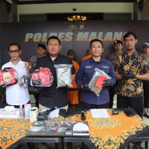 *Polres Malang Berhasil Bongkar Peredaran Narkoba Jaringan Lapas, 2 Kilogram Ganja Disita*