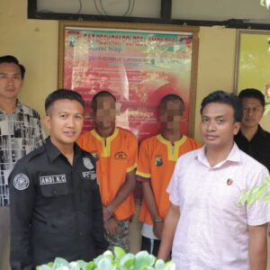 *Polisi Amankan 2 Pelaku Pengroyok Pemotor di Lamongan Karena Tak Terima Disalip*