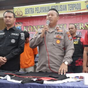 *Polisi Berhasil Amankan 2 Tersangka Bandit Lintas Kota di Surabaya Salah Satunya Residivis*