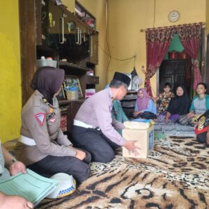 *Sat Lantas Polres Jombang Bersama Jasa Raharja Takjiah dan Berikan Santunan Keluarga Korban Kecelakaan*