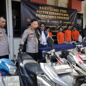 *Polisi Berhasil Amankan 5 Orang Komplotan Pelaku Curanmor 21 TKP di Surabaya*