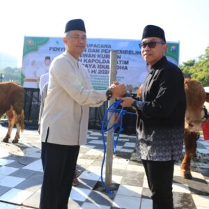 *Polda Jatim Gelar Shalat Ied dan Salurkan Hewan Kurban di Hari Raya Idul Adha 1445 H*