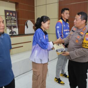*Polda Jatim Berangkatkan Tim Bola Voli Untuk Kejurnas di Jogja*