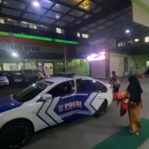 *Gerak Cepat Anggota Patwal Polres Nganjuk Tolong Perempuan Alami Pendarahan*