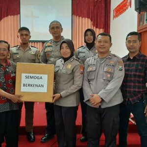 *Minggu Kasih Polres Jombang dengan Jemaat GPDI Perak Jombang*