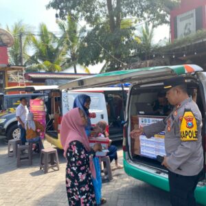 *Polres Jember Gandeng Dispenduk Beri Layanan Keliling untuk Masyarakat*