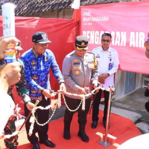 *Bahagianya Warga Karanganyar Dapat Kado Sumur Bor di Hari Bhayangkara ke -78 dari Polres Ngawi*