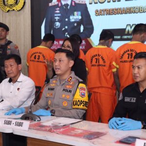 *Berhasil Amankan 8 Tersangka Pengedar Sabu, Polres Lamongan Selamatkan Ratusan Orang dari Ancaman Narkoba*