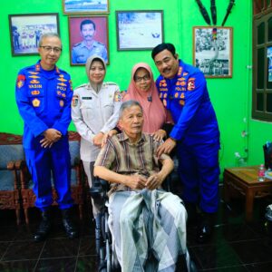 Kado Alumni Akpol 91 Bhara Daksa dalam Rangka 33 Tahun Pengabdian ke Pengasuh saat Taruna