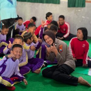 *Peringati Hari Jadi ke-76 Polwan Polres Jember Berbagi Kebahagiaan Bersama Penyandang Disabilitas di SDLB*